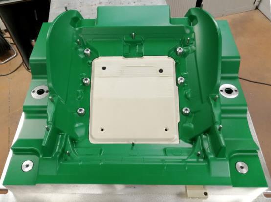 Atelier de fabrication aéronautique de haute précision Heratech, usinage et parachèvement de pièces complexes